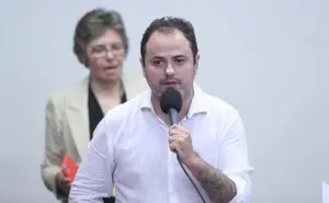 Deputado do Psol, Glauber Braga discursou durante mobilização dos servidores técnico-administrativos de universidades federais e de institutos federais por reajuste salarial | Bruno Spada/Câmara dos Deputados