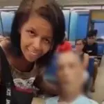 A mulher foi identificada como Érika de Souza Vieira Nunes; ela chegou ao banco levando Paulo Roberto Braga, de 68 anos, em uma cadeira de rodas | Foto: Reprodução/Twitter/X