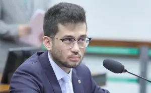 Parlamentar do União Brasil aponta omissão de instituições financeiras em operações com plataformas clandestinas | Foto: Mario Agra/Câmara dos Deputados
