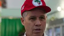 paulo teixeira com boné do mst x abril jamais será vermelho