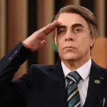 Foto de Tom Cavalcante imitando Jair Bolsonaro