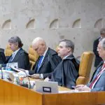 O ministro Alexandre de Moraes não dispensa a companhia de oito brucutus nem para zanzar pelo clube do qual é sócio | Foto: Antonio Augusto/SCO/STF