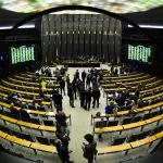 Plenário da Câmara dos Deputados durante sessão conjunta do Congresso Nacional destinada à deliberação dos vetos de nºs 46 de 2021; 30 e 65 de 2022; 9, 14 (dispositivos 1 a 3, 5 a 53, 55 a 58, 61 a 64, 66, 67, 109 a 114, 116, 119 a 315, 317, 319 a 390 e 393 a 397), 18, 26 (dispositivos 3 e 5 a 10), 36 (dispositivo 3), 39, 41, 45 (dispositivo 10), 46 (dispositivos 1 a 3, 6, 8 a 12 e 14), 47 (dispositivos 9 a 17) e 48 de 2023; e 1, 4 (dispositivo 64) e 8 de 2024; PLNs nos. 1, 2 e 5 a 11 de 2024; e eleição complementar do Conselho de Comunicação Social do Congresso Nacional. Mesa: presidente do Senado Federal, senador Rodrigo Pacheco (PSD-MG); secretário-geral da Mesa do Senado Federal, Gustavo A. Sabóia Vieira. Parlamentares à bancada. Foto: Marcos Oliveira/Agência Senado