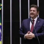 Quando excluído o nome de Alberto Mourão, Raquel Chini assume a liderança, com 43,4% | Foto: Divulgação/Câmara dos Deputados