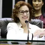 'Assistimos a episódios lamentáveis de ataques por parte do presidente da República ao Estado de Israel', diz Carla Zambelli, ao argumentar pela criação do projeto | Foto: Divulgação/Câmara dos Deputados