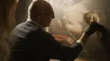 Homem restaurando a obra Ecce Homo na Espanha