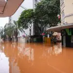 As águas do Guaíba tomam conta do centro na cidade de Porto Alegre, neste sábado, 4 | Foto: Maxi Franzoi/Agência de fotografia/Estadão Conteúdo