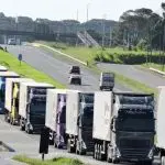 Governo caminhões doações