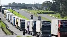 Governo caminhões doações