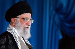 O líder supremo do Irã, Ali Khamenei, em conferência no Estádio Azadi, em Teerã - 4/10/2018 | Foto: Reprodução/Wikimedia Commons