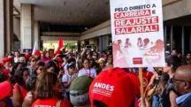 Durante o fim de semana, Lula enfrentou protestos de professores e estudantes | Foto: Divulgação/Fonasefe