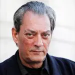 O autor norte-americano Paul Auster posa para uma fotografia antes de uma entrevista em Estocolmo - 10/5/2021 | Foto: Bob Strong/Reuters