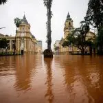 A enchente em Porto Alegre já é histórica. O Lago Guaíba, por exemplo, atingiu 4,5 metros - 3/5/2024 | Foto: Mateus Piccini/FotoArena/Estadão Conteúdo