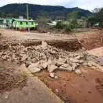 Ponte fica destruída em Putinga, Rio Grande do Sul