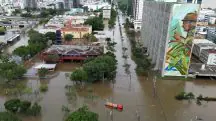 Imagens geradas por drone mostram uma rua inundada, no centro de Porto Alegre - 13/5/2024 | Foto: Diego Vara/Reuters