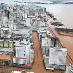 Imagem de drone mostra o centro de Porto Alegre inundado, depois que pessoas foram evacuadas - 5/5/2024 | Foto: Renan Mattos/Reuters