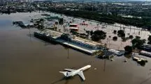 Drone mostra um avião de carga, no inundado Aeroporto Internacional Salgado Filho, em Porto Alegre, Rio Grande do Sul - 7/5/2024 | Foto: Wesley Santos/Reuters