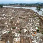 Cruzeiro do Sul, no Rio Grande do Sul, ficou devastado depois das enchentes; pessoas ficaram em abrigos