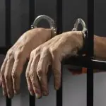 O beneficiário da saidinha, que não teve seu nome divulgado, não conseguiu fugir e foi preso no local do crime