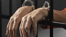 O beneficiário da saidinha, que não teve seu nome divulgado, não conseguiu fugir e foi preso no local do crime
