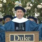O comediante judeu Jerry Seinfeld durante a cerimônia em Duke