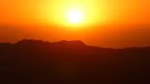 Nascer do Sol no horizonte
