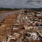 Drone mostra casas destruídas, depois das enchentes no Rio Taquarí, em Arroio do Meio, no Rio Grande do Sul - 20/5/2024 | Foto: Amanda Perobelli/Reuters