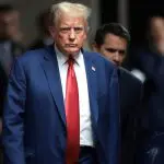 Trump caminha, em meio a seu julgamento no Tribunal Criminal de Manhattan - 6/5/2024 | Foto: McNamee/Reuters