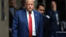 Trump caminha, em meio a seu julgamento no Tribunal Criminal de Manhattan - 6/5/2024 | Foto: McNamee/Reuters