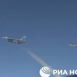 Durante a missão de onze horas sobre as águas neutras do Mar de Bering, próxima à costa oeste do Alasca, a escolta dos bombardeiros foi feita por caças Flanker armados | Foto: Reprodução/Twitter/X