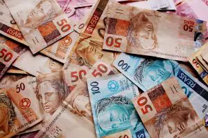Notas de R$ 50 e R$ 100