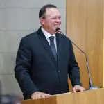 Carlos Brandão durante homenagem na Câmara de São Luís