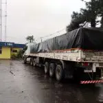 Carreta carregava doações arrecadadas pela Defesa Civil do Paraná | Foto: Divulgação/PRF