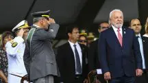 Os comandantes das Forças Armadas e o presidente Lula durante cerimônia comemorativa do Dia do Exército, no Quartel-General do Exército, em Brasília, em 2023 | Foto: Marcelo Camargo/Agência Brasil