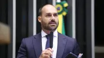 O deputado federal Eduardo Bolsonaro (PL-SP) pediu afastamento da Câmara | Foto: Zeca Ribeiro/Câmara dos Deputados