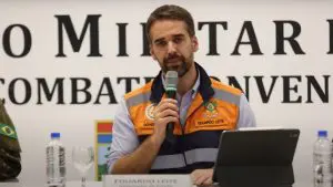 eduardo-leite-coletiva-3-maio