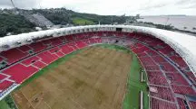 Imagem aérea mostra o Estádio Beira-Rio depois de alagamento
