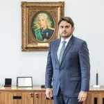 Foto oficial do Ministro de Estado das Comunicações Juscelino Filho