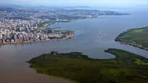 O rio Guaíba banha algumas cidades da região metropolitana de Porto Alegre | Foto: Reprodução/Redes sociais