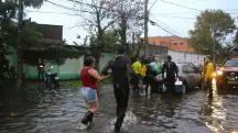 lagoa dos patos inundada enchente rs rio grande porto alegre chuva