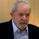 Lula, com feição de alguém nervoso, durante entrevista concedida ao canal de Kennedy Alencar no YouTube, em 2019