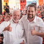 Presidente Lula pediu votos ao pré-candidato Guilherme Boulos (PSOL) em ato no dia 1º de maio | Foto: Leandro Paiva/Flickr