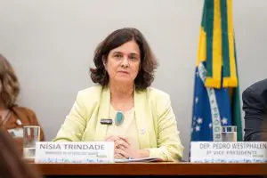 ministra da saude nisia trindade