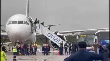 Passageiros do primeiro voo comercial da Latam à Base Aérea de Canoas desembarcaram na manhã desta segunda-feira, 27 | Foto: Reprodução/Twitter/X/@aero_in