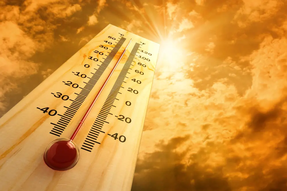 Termômetro e sol aparecem para evidenciar calor em algumas regiões. Sul deve ter frio