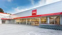 Foto mostra fachada de supermercado Dia
