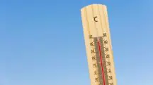 Imagem meramente ilustrativa de termômetro que mostra temperatura elevada; Inmet emite alerta vermelho de onda de calor