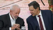 O presidente Lula da Silva e o ministro da Fazenda, Fernando Haddad: inflação de alimentos ajuda a corroer a imagem do governo petista | Foto: José Cruz/Agência Brasil
