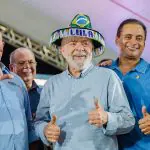 Presidente Lula usa chapéu com as cores do Brasil, em evento em São Luís, no Maranhão