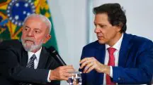 O presidente Lula (à esq) e o ministro da Fazenda, Fernando Haddad (à dir), durante a sanção do Projeto de Lei 2/2024, no Palácio do Planalto - 28/05/2024 | Foto: Wilton Junior/Estadão Conteúdo